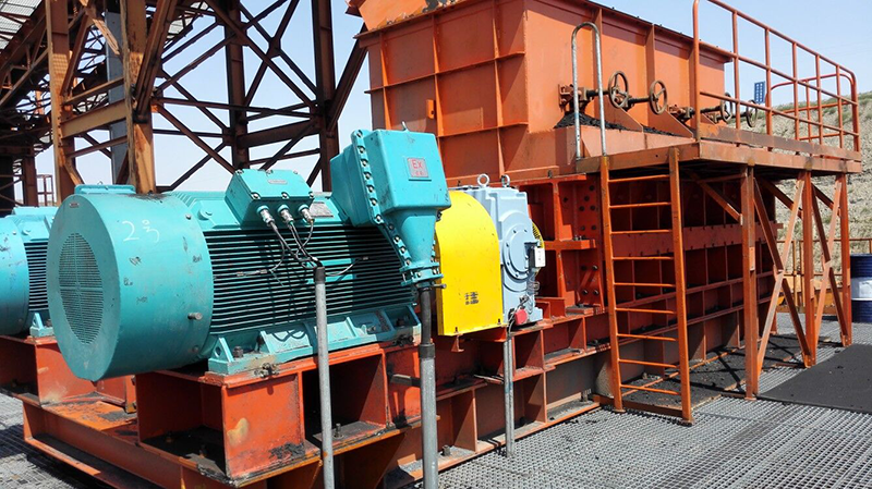 國電集團(tuán)西二礦出料&le;70mm處理量&le;2000t/h破碎機(jī)現(xiàn)場